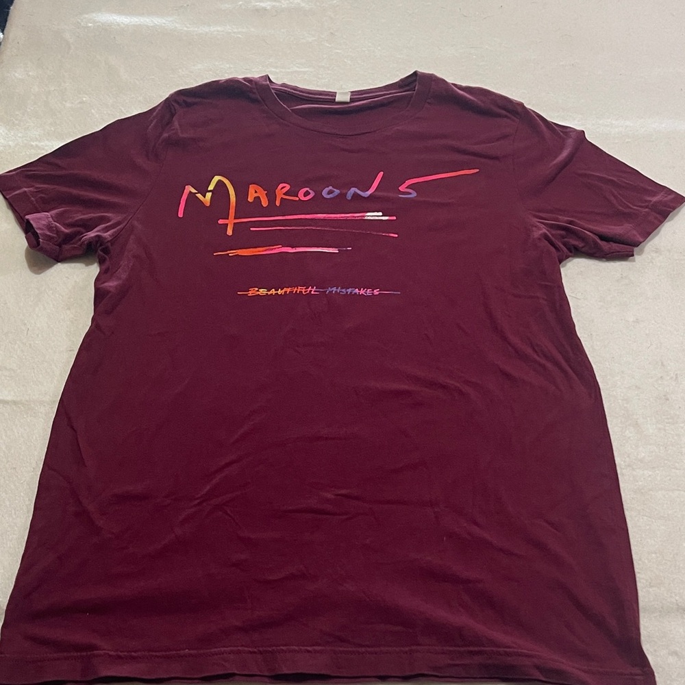 Maroon 5 tour Shirt Burgundy Graphic Tee with Vibrant Design size small